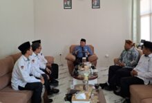 Suasana diskusi santai pengurus FKKM Karanggede bersama Ketua Umum FGM Pusat Sutomo di SMA Sainstek Ahmad Dahlan Salatiga untuk pengembangan pendidikan Muhammadiyah.