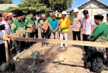 Prosesi peletakan batu pertama pembangunan Gedung Dakwah Muhammadiyah Aceh Utara di Krueng Mane oleh pimpinan PDM, Lazismu, dan MDMC.