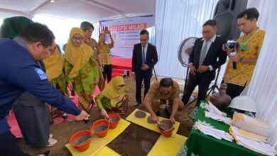 Bupati Boyolali Agus Irawan bersama jajaran RS PKU Aisyiyah Boyolali saat prosesi peletakan batu pertama gedung baru.
