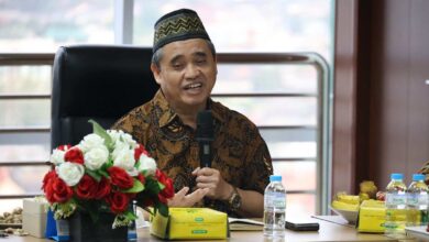 Ketua PWM Jateng Dr. KH. Tafsir memberikan arahan terkait mandat kelola aset Muhammadiyah di Karimunjawa.