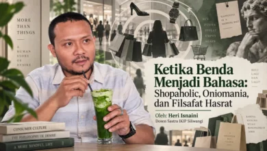 Feature image artikel opini tentang shopaholic dan oniomania yang membahas hubungan benda, hasrat, dan perilaku konsumtif manusia oleh Heri Isnaini.