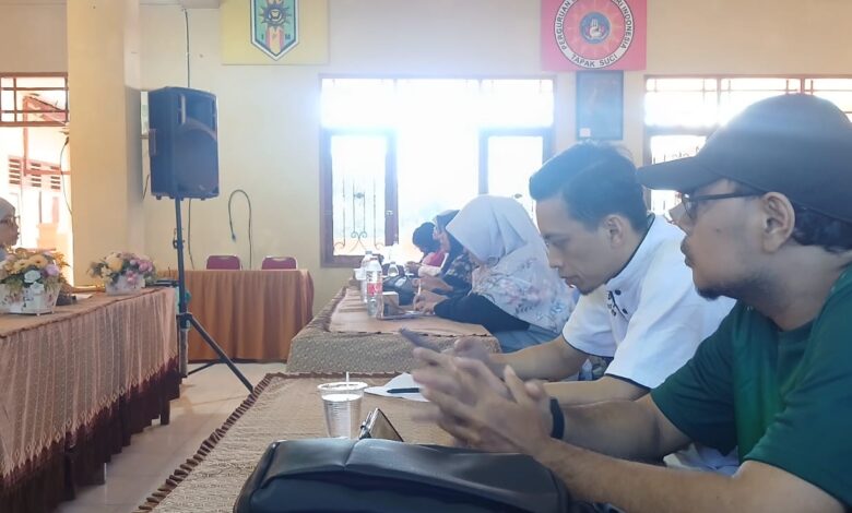 Suasana pembinaan profesionalisme dan loyalitas guru Muhammadiyah di SMP Muhammadiyah PKBS Surakarta yang diikuti jajaran pendidik SD Muh 1 Ketelan.