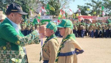 Penyematan Tanda Peserta oleh Ketua PDM Boyolali di Jamda Pandu Athfal ke-VIII