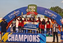Tim Srikandi MIHAMSA MI Muhammadiyah Pagersari merayakan juara 1 MilkLife Soccer Challenge 2026 Semarang