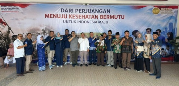 Pengurus MPKU PWM Jateng foto bersama jajaran pimpinan RSU PKU Muhammadiyah Gubug Grobogan saat kunjungan roadshow sinergi RS Muhammadiyah Jawa Tengah.