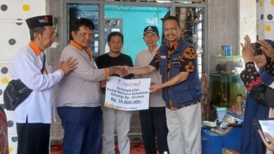 Penyerahan bantuan Lazismu Kota Magelang secara simbolis kepada korban musibah kebakaran di Magelang.