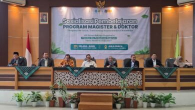 Rektor UIN Sunan Kalijaga Prof Noorhaidi Hasan bersama jajaran pimpinan dalam Sospem Pascasarjana UIN Suka 2026 di Aula FITK.