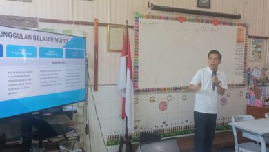 Presentasi mengenai strategi keunggulan belajar murid dan budaya menghargai di lingkungan SD Muhammadiyah 1 Ketelan Surakarta.