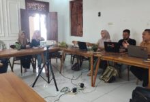 Suasana Rapat Evaluasi El Chicken Lazismu bersama para mitra UMKM dan pengelola di Anggrek Jingga Karanganyar.