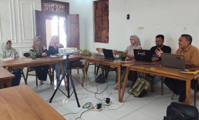 Suasana Rapat Evaluasi El Chicken Lazismu bersama para mitra UMKM dan pengelola di Anggrek Jingga Karanganyar.