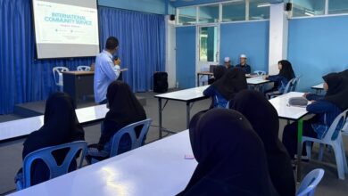 Tim dosen FEB UMP memberikan materi edukasi keuangan dalam kegiatan International Community Service di Thammislam Foundation School Thailand.