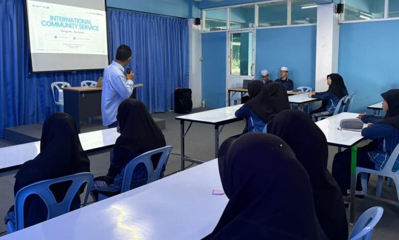 Tim dosen FEB UMP memberikan materi edukasi keuangan dalam kegiatan International Community Service di Thammislam Foundation School Thailand.