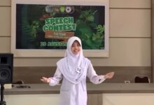 Agatha Thian Neysa siswi SMP Mutu Plus Cilacap tampil membawakan pidato dalam ajang Speech Contest tingkat kabupaten