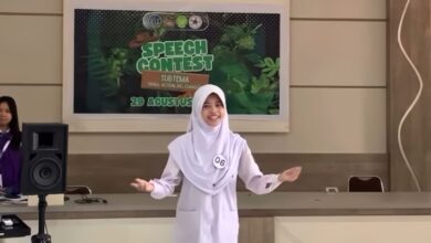 Agatha Thian Neysa siswi SMP Mutu Plus Cilacap tampil membawakan pidato dalam ajang Speech Contest tingkat kabupaten