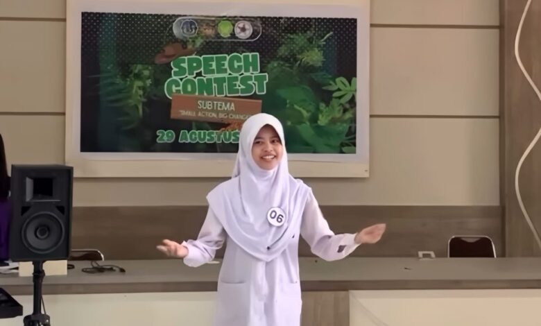 Agatha Thian Neysa siswi SMP Mutu Plus Cilacap tampil membawakan pidato dalam ajang Speech Contest tingkat kabupaten