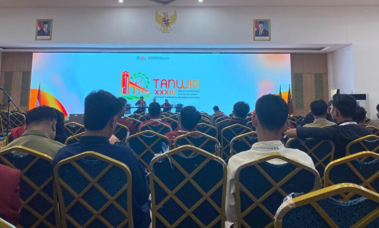 Suasana forum Tanwir XXXIV IMM di Banten yang memperlihatkan peserta sidang dan layar videotron berlogo Tanwir XXXIV.