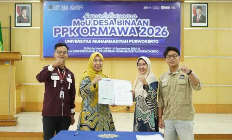 Perwakilan Universitas Muhammadiyah Purwokerto dan Desa Sasaran menandatangani MoU PPK Ormawa 2026 untuk memperkuat pemberdayaan masyarakat.