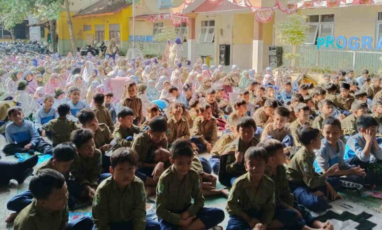 Siswa SD Muh PK Banyudono mengikuti rangkaian Shalat Istisqa Boyolali untuk memohon hujan