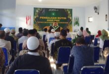 Suasana jamaah menyimak Pengajian Ahad Pagi PCM Randudongkal Pemalang di dalam aula