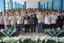 Jajaran pimpinan PWPM Jawa Tengah dan peserta foto bersama dalam acara Rapimwil Pemuda Muhammadiyah Jateng di SMK Mutual Magelang.
