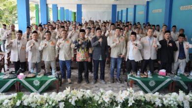 Jajaran pimpinan PWPM Jawa Tengah dan peserta foto bersama dalam acara Rapimwil Pemuda Muhammadiyah Jateng di SMK Mutual Magelang.