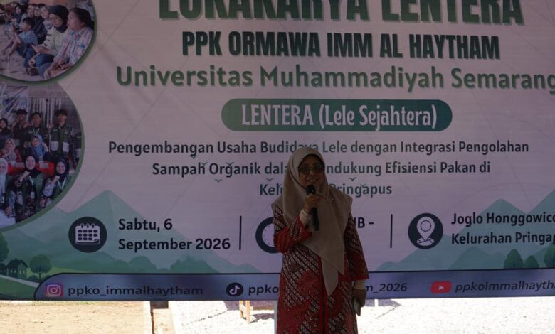 Wakil Rektor III Unimus Prof Eny Winaryati memberikan sambutan dalam Lokakarya PPK Ormawa Unimus 2026 LENTERA di Kelurahan Pringapus Semarang.