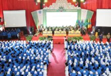 Pemandangan ribuan mahasiswa baru UNIMUS berbaju biru dan jilbab putih memadati gedung serbaguna saat acara Masa Ta'aruf (Masta) PMB UNIMUS 2026.