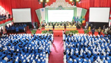 Pemandangan ribuan mahasiswa baru UNIMUS berbaju biru dan jilbab putih memadati gedung serbaguna saat acara Masa Ta'aruf (Masta) PMB UNIMUS 2026.
