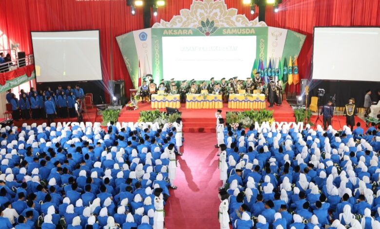 Pemandangan ribuan mahasiswa baru UNIMUS berbaju biru dan jilbab putih memadati gedung serbaguna saat acara Masa Ta'aruf (Masta) PMB UNIMUS 2026.