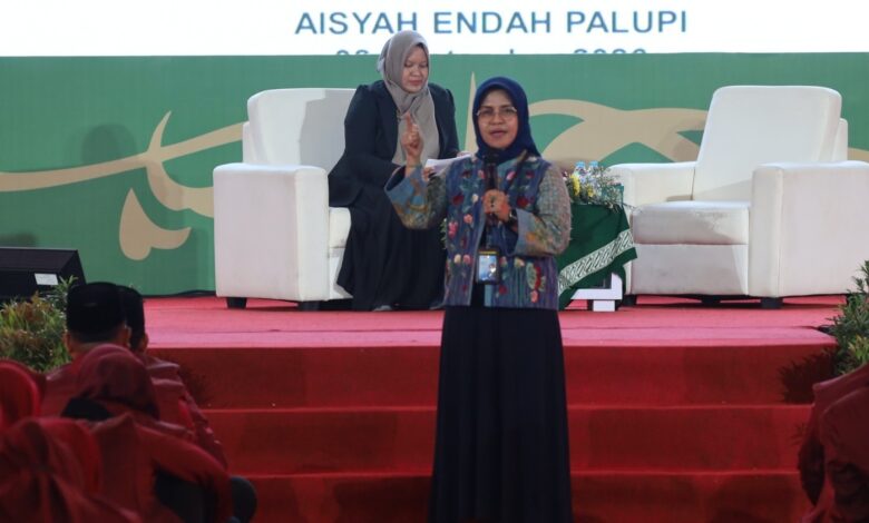 Kepala LLDIKTI VI Prof. Aisyiah Endah Palupi memberikan pembekalan kepada mahasiswa baru UNIMUS dalam acara Masta 2026.
