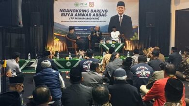 Ketua PP Muhammadiyah Prof. Dr. KH. Anwar Abbas menyampaikan paparan saat diskusi publik Anwar Abbas Wonosobo di Kantor PDM Wonosobo.