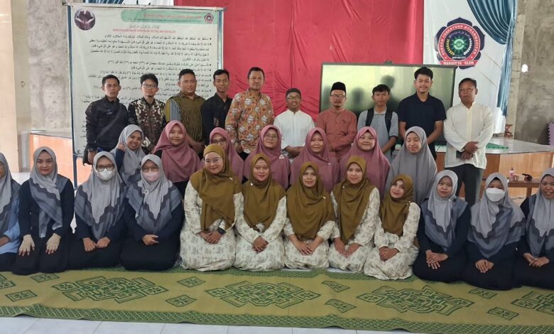 Foto bersama jimpinan dan guru unit pendidikan AUM saat menghadiri Kajian Bulanan AUM di Aula Masjid PonpesMu Manafiul Ulum Sambi.