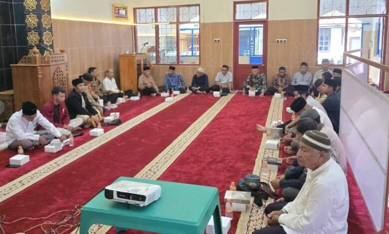 Jamaah mendengarkan paparan pesan Islam sebagai petunjuk kebahagiaan dalam Kajian Jumat Legi PRM Jampiroso-Jampirejo Temanggung.
