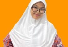 Qamraa Fachraya Eshalia siswi SMA At-Tajdid Blora meraih Juara 2 Olimpiade Madrasah Indonesia 2026 Matematika.