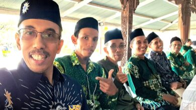 Peserta dan utusan PCM Pakis Aji menghadiri pelatihan pemulasaraan jenazah Muhammadiyah di Pendopo Jepara