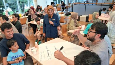 Tim UMS pemberdayaan muslim di Jepang sedang menyampaikan materi di hadapan komunitas diaspora Indonesia dalam acara PkM-KI.