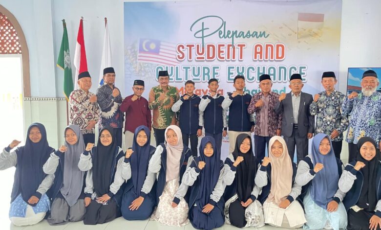 Pelepasan Santri Almatera Temanggung yang mengikuti Student and Cultural Exchange 2026 ke Thailand dan Malaysia.