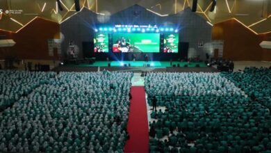 Ribuan mahasiswa baru UMS memadati gedung pertemuan saat sosialisasi promo GoJek maba UMS 2026 dalam kegiatan Ekspo UKM.