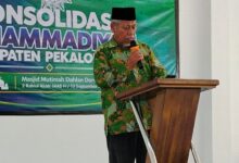 Ketua PDM Kabupaten Pekalongan H. Mulyono Kastari memberikan sambutan di podium saat rapat konsolidasi di Doro