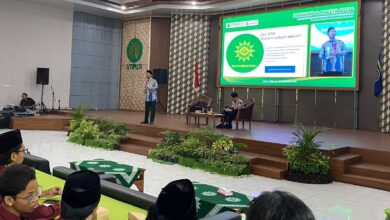 Ketua MPKSDI PP Muhammadiyah Gus Bach memberikan pemaparan materi kemuhammadiyahan pada acara PKKMB UMPWR 2026 di Universitas Muhammadiyah Purworejo.