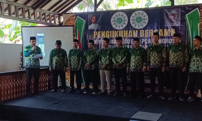 Pengurus Muhammadiyah Kebumen saat prosesi pengukuhan PCM Padureso di Aula Harmoni Balingasal Kebumen.