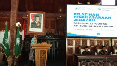 Sambutan Koordinator MKS PDA Jepara Khumaidah pada pelatihan pemulasaraan jenazah Jepara di Pendopo Kabupaten