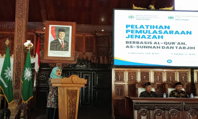 Sambutan Koordinator MKS PDA Jepara Khumaidah pada pelatihan pemulasaraan jenazah Jepara di Pendopo Kabupaten