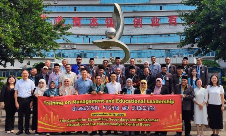 Foto bersama rombongan Kunjungan edukatif Majelis Dikdasmen dan PNF PP Muhammadiyah di Shunde Leung Kau Kui Vocational and Technical School China.