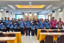 Peserta koordinasi pengelolaan limbah medis RS UMS Surakarta dan Dinkes foto bersama