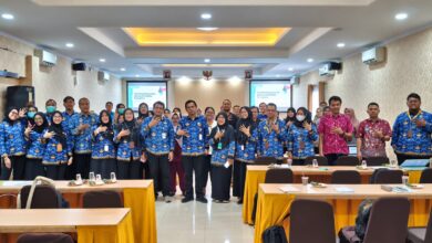 Peserta koordinasi pengelolaan limbah medis RS UMS Surakarta dan Dinkes foto bersama