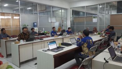 Diskusi internal dosen Fakultas Geografi UMS membahas penguatan AI Geografi UMS dan riset di Ruang Al-Idrisi.