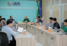 Tim Humas dan Protokoler UMS menyelenggarakan kegiatan benchmarking bersama delegasi UNAMIN Sorong di Gedung Induk Siti Walidah UMS.