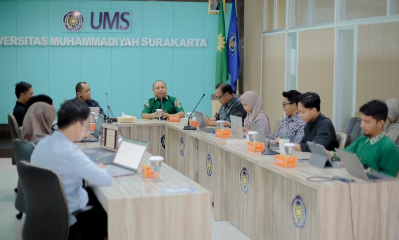 Tim Humas dan Protokoler UMS menyelenggarakan kegiatan benchmarking bersama delegasi UNAMIN Sorong di Gedung Induk Siti Walidah UMS.