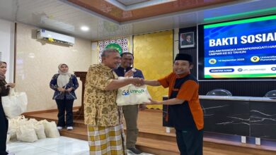 Penyerahan simbolis paket Bakti Sosial UMPWR dalam rangka Milad ke-62 Universitas Muhammadiyah Purworejo.